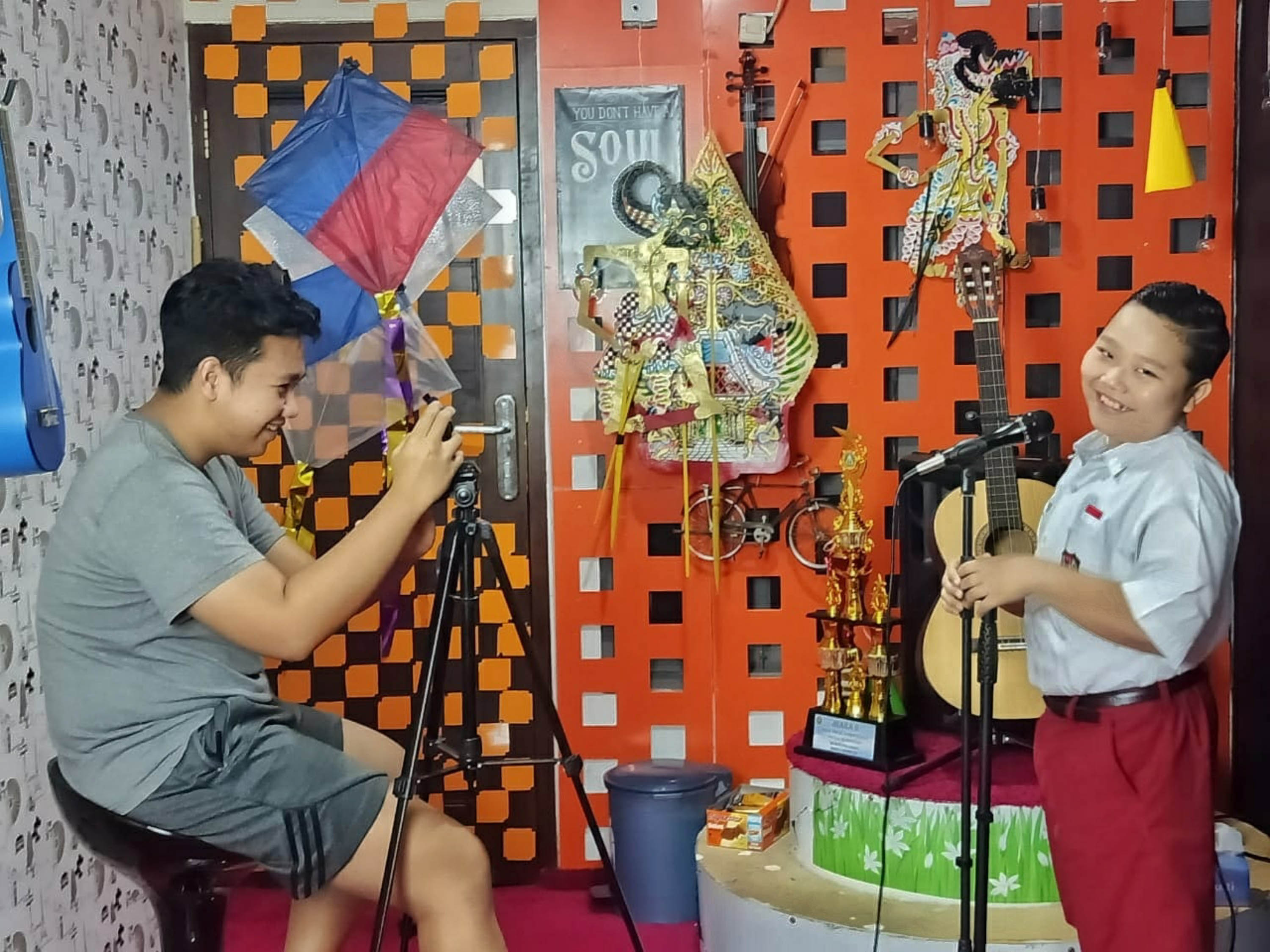 Juara Like Terbanyak Karya Andrew Mashandro