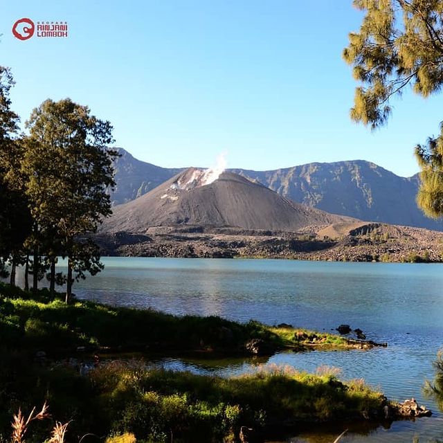 Pemandangan sekitar Gunung Rinjani