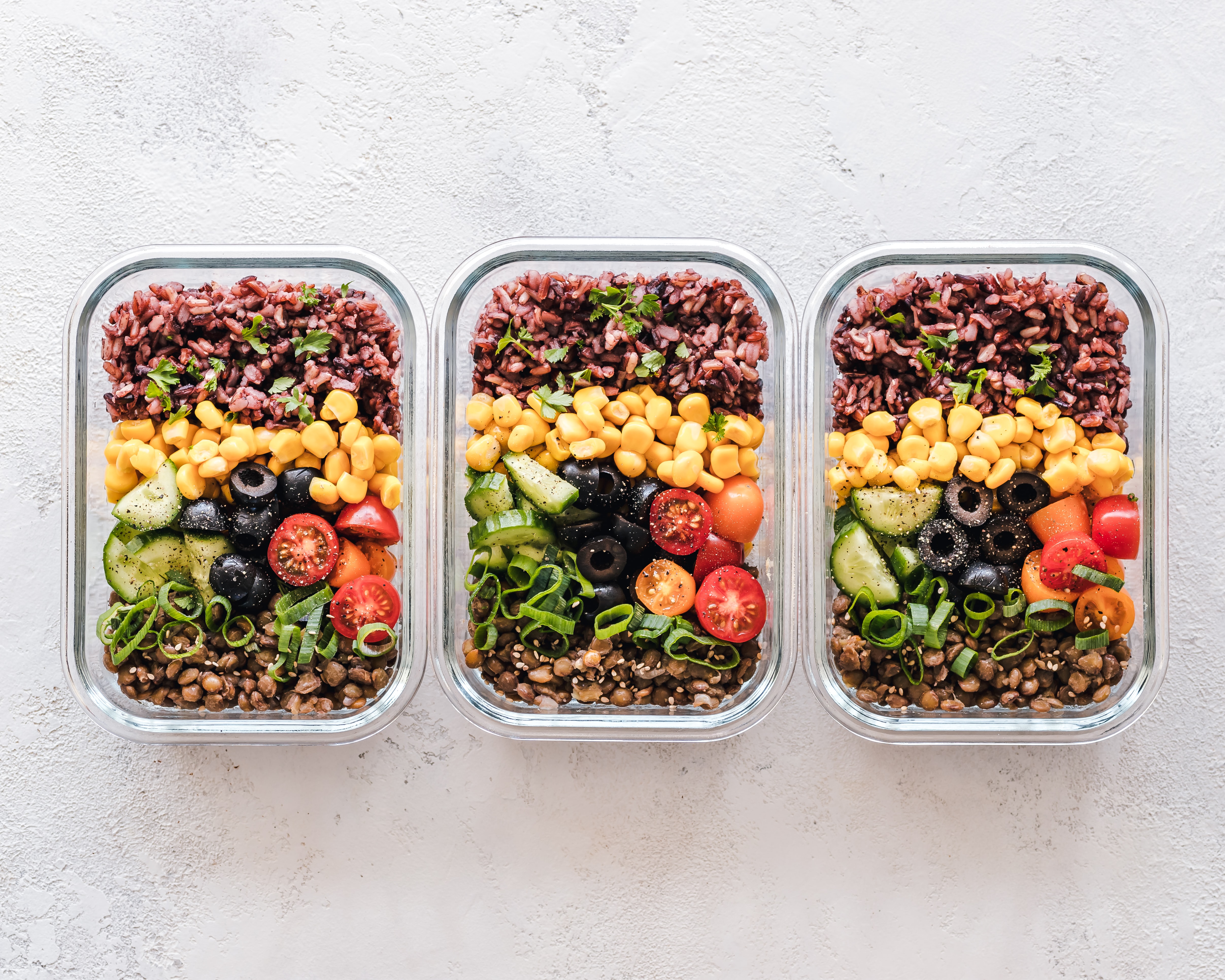 Ilustrasi food prep untuk salad. (Ella Olsson dari Unsplash)
