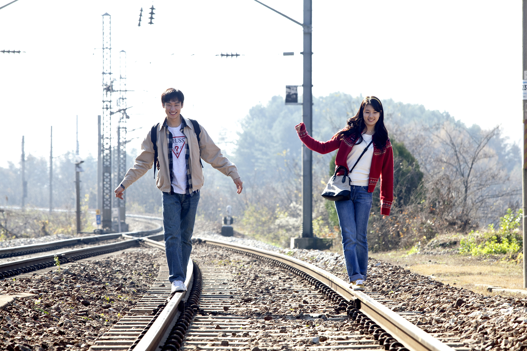 Seung Min muda (Lee Je Hoon) dan Seong Yoon muda (Bae Suzy) dalam Architecture 101 (sumber: istimewa)