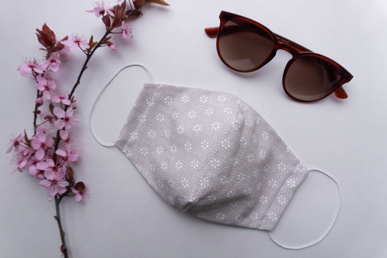Ilustrasi foto masker bermotif (Foto oleh Ba?ra Buri pada Unsplash)