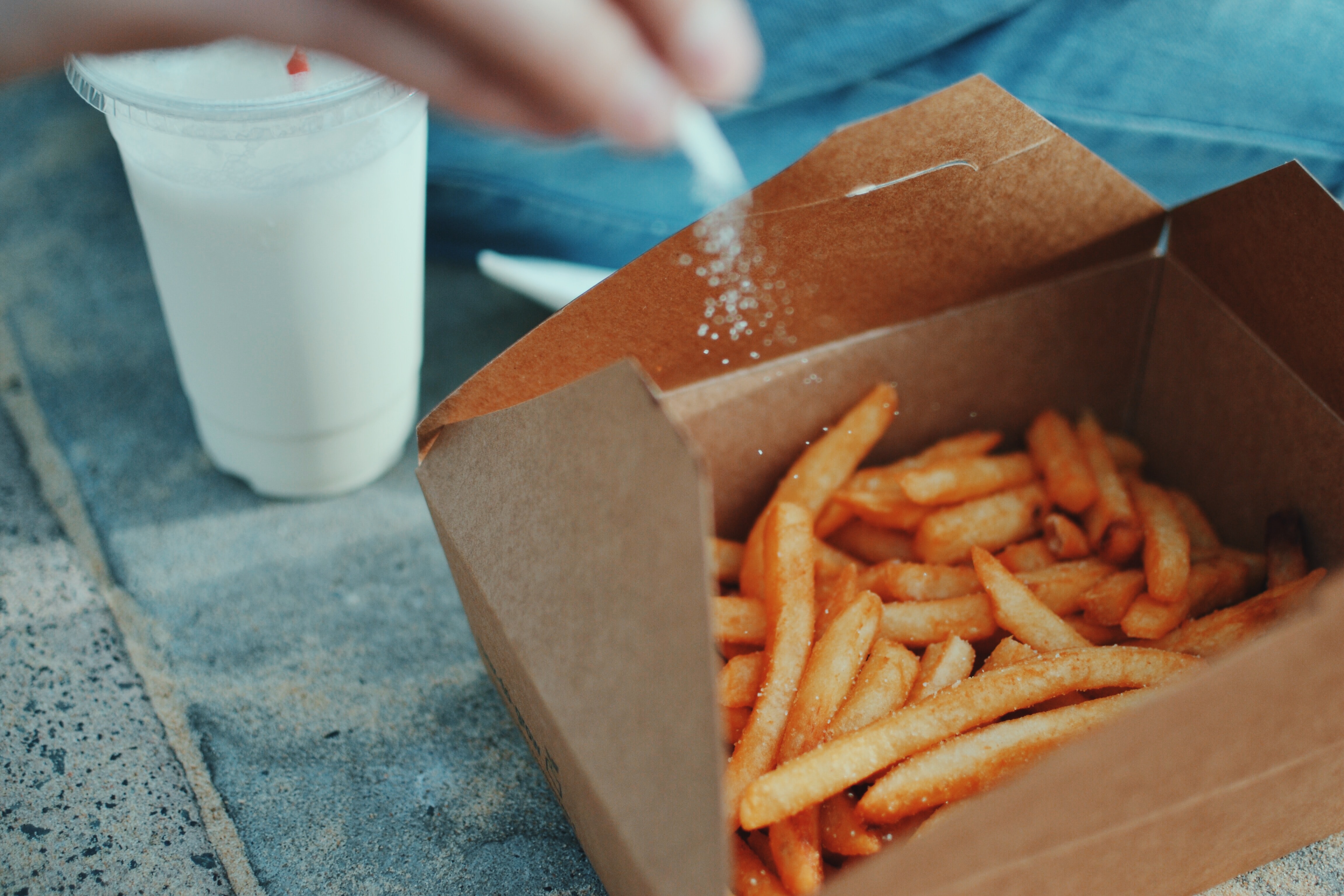 Garam pada makanan (Photo by Emmy Smith on Unsplash)