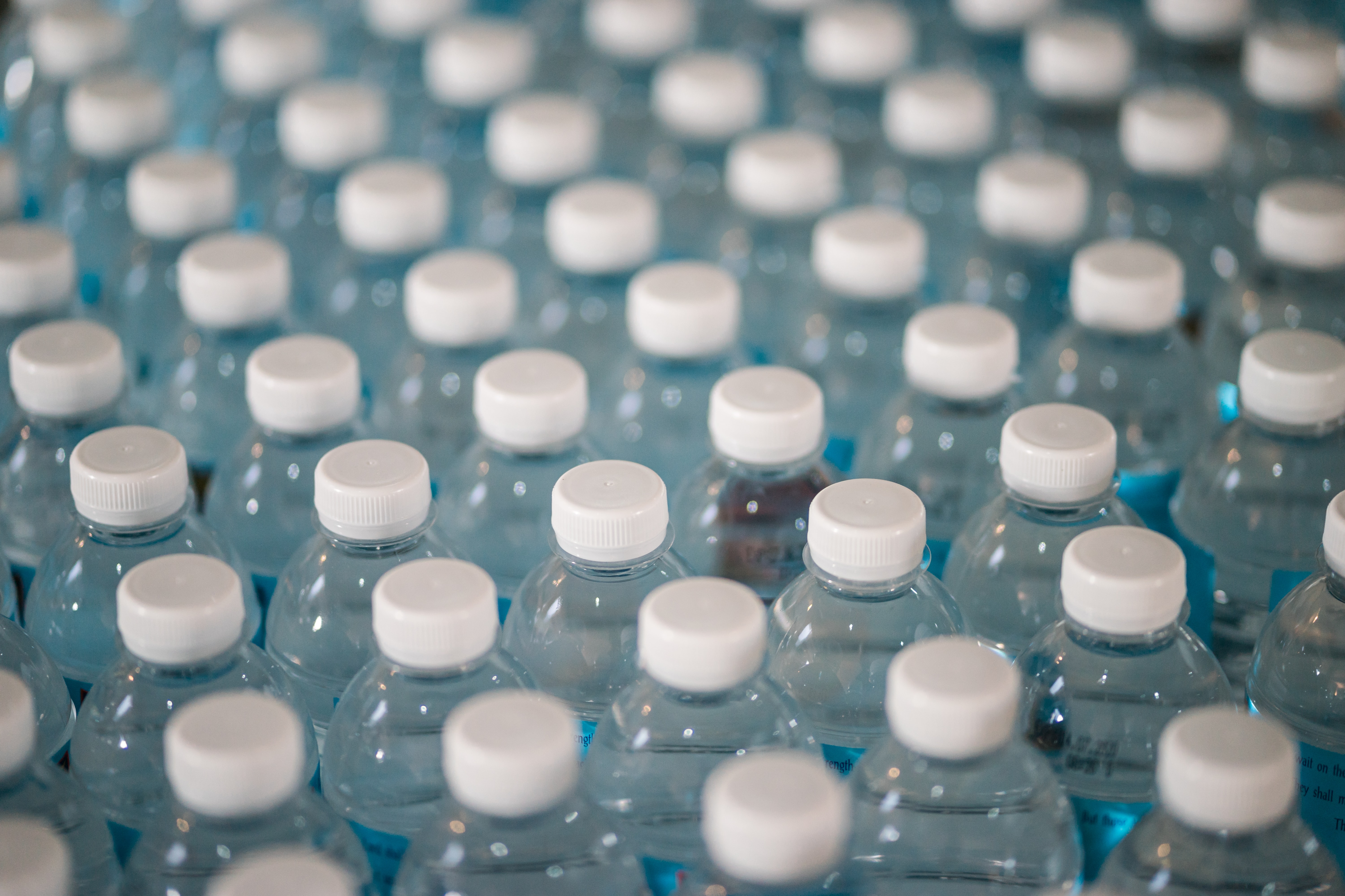 Ilustrasi botol plastik (dok: Unsplash/Jonathan Chng) Ilustrasi botol plastik (dok: Unsplash/Jonathan Chng)