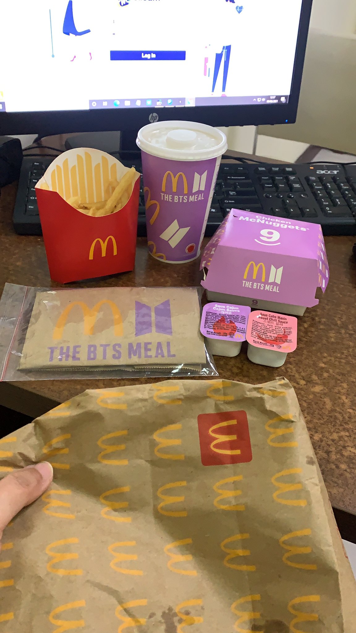 ARMY memposting BTS Meal (dok. Echy Limpeleh)