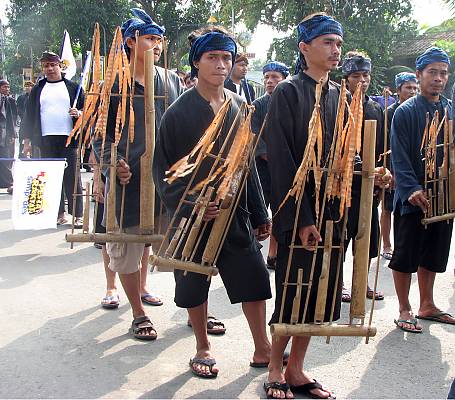 Angklung (Dok. Centre for Research and Development of Culture Indonesia)