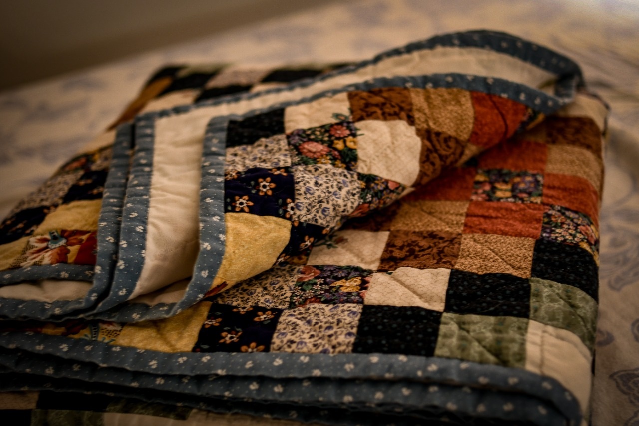 Ilustrasi bed cover. (Dok. Nathan Bang/Unsplash)