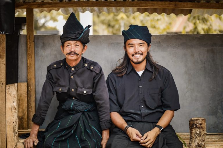 Baju Suku Baduy Luar (Dok. Budayanesia)