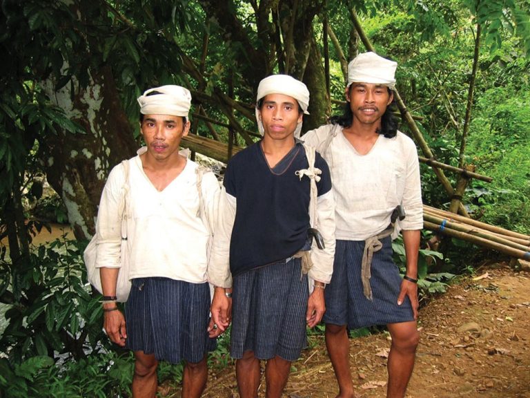 Baju Suku Baduy Dalam (Dok. Budayanesia)