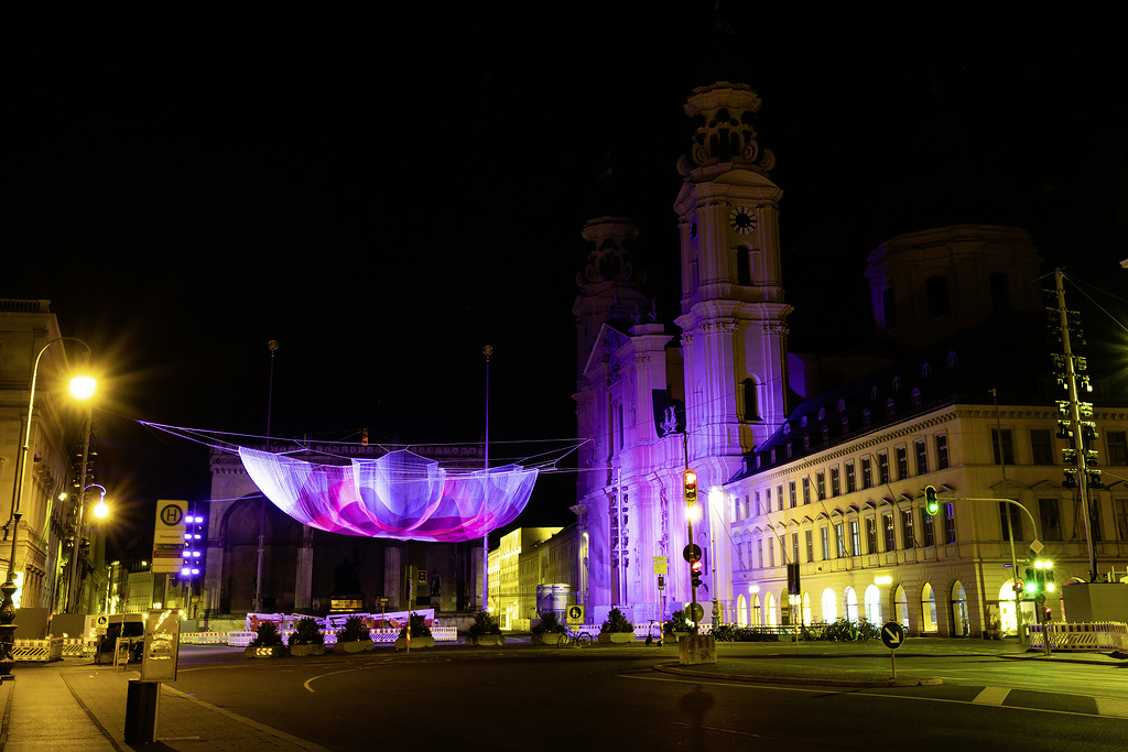 Earthtime 1.26 Munich karya Janet Echelman (Dok. Mercedes-Benz Indonesia)