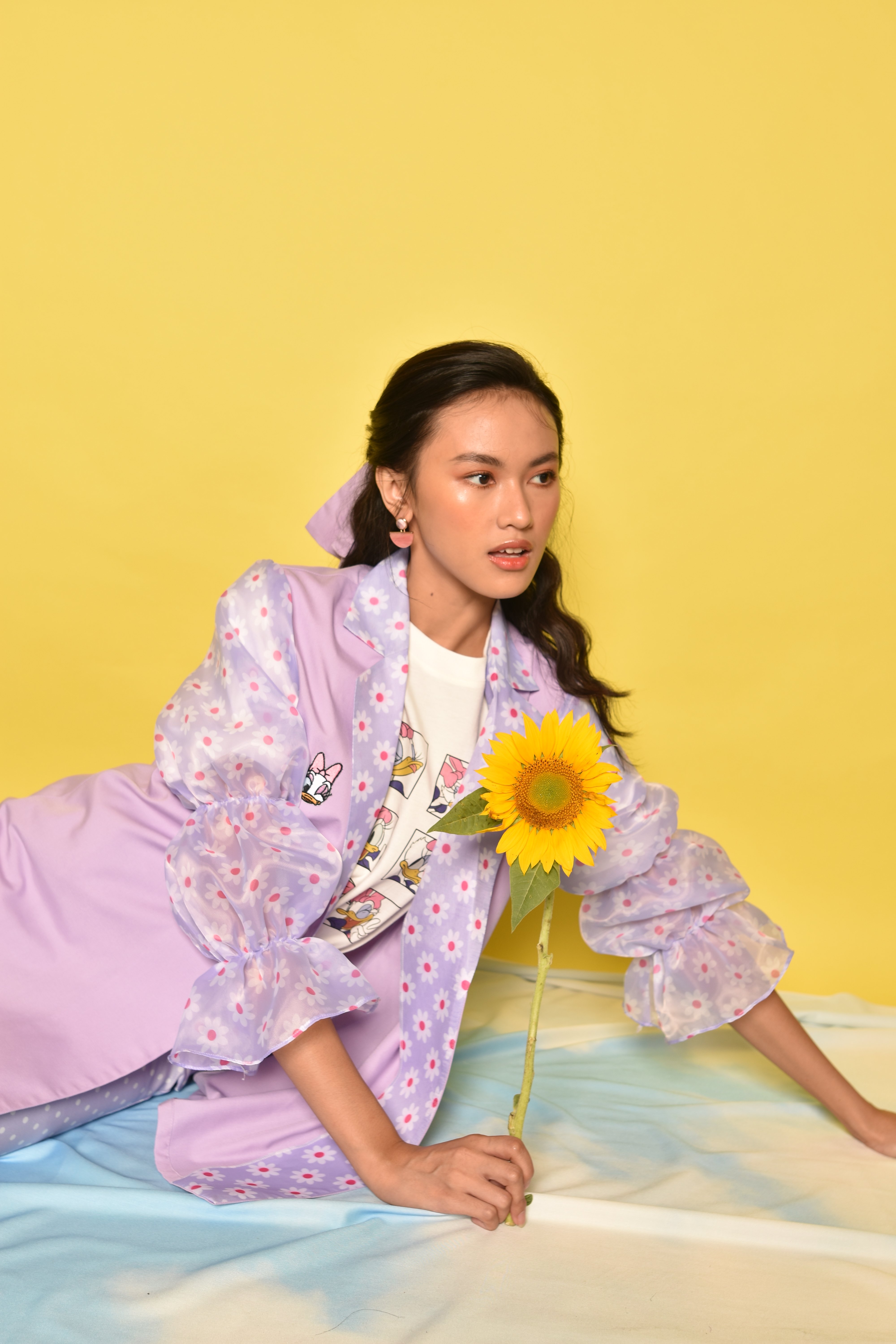 Outer unik dengan print karakter Daisy Duck dari brand modest wear, Sideline. (Dok. Hypefast)