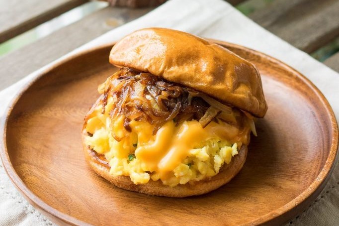 Fairfax Breakfast Sandwich versi rumahan. (Dok. Cookerru)