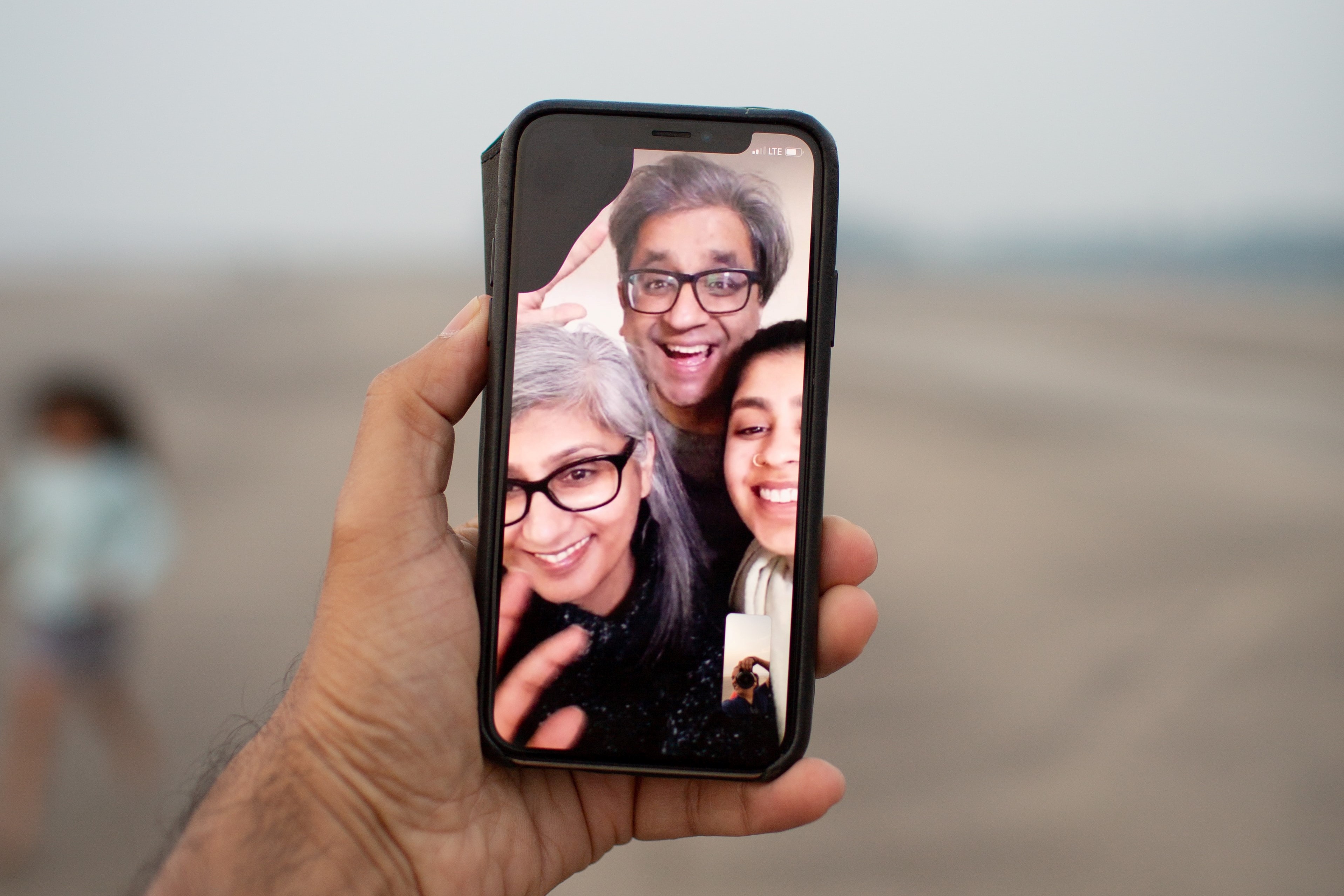 Ilustrasi video call. (Dok. Raj Rana dari Unsplash)