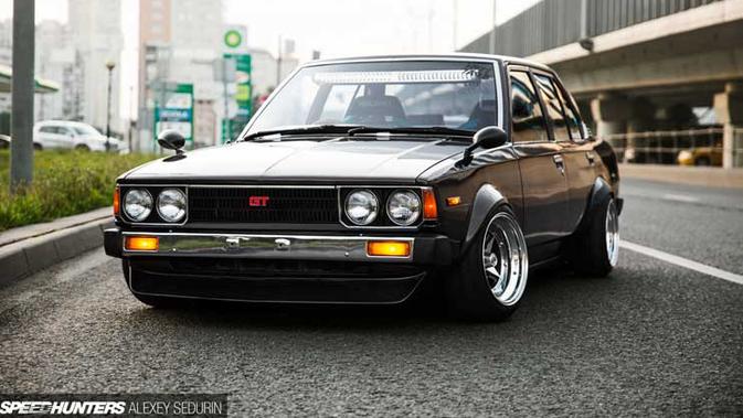 Toyota Corolla DX dengan modifikasi stance atau hellaflush (dok: )