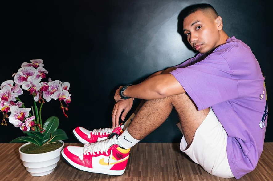 Rayi dan salah satu sneakers Nike (dok. Instagram RayiPutra26) 
