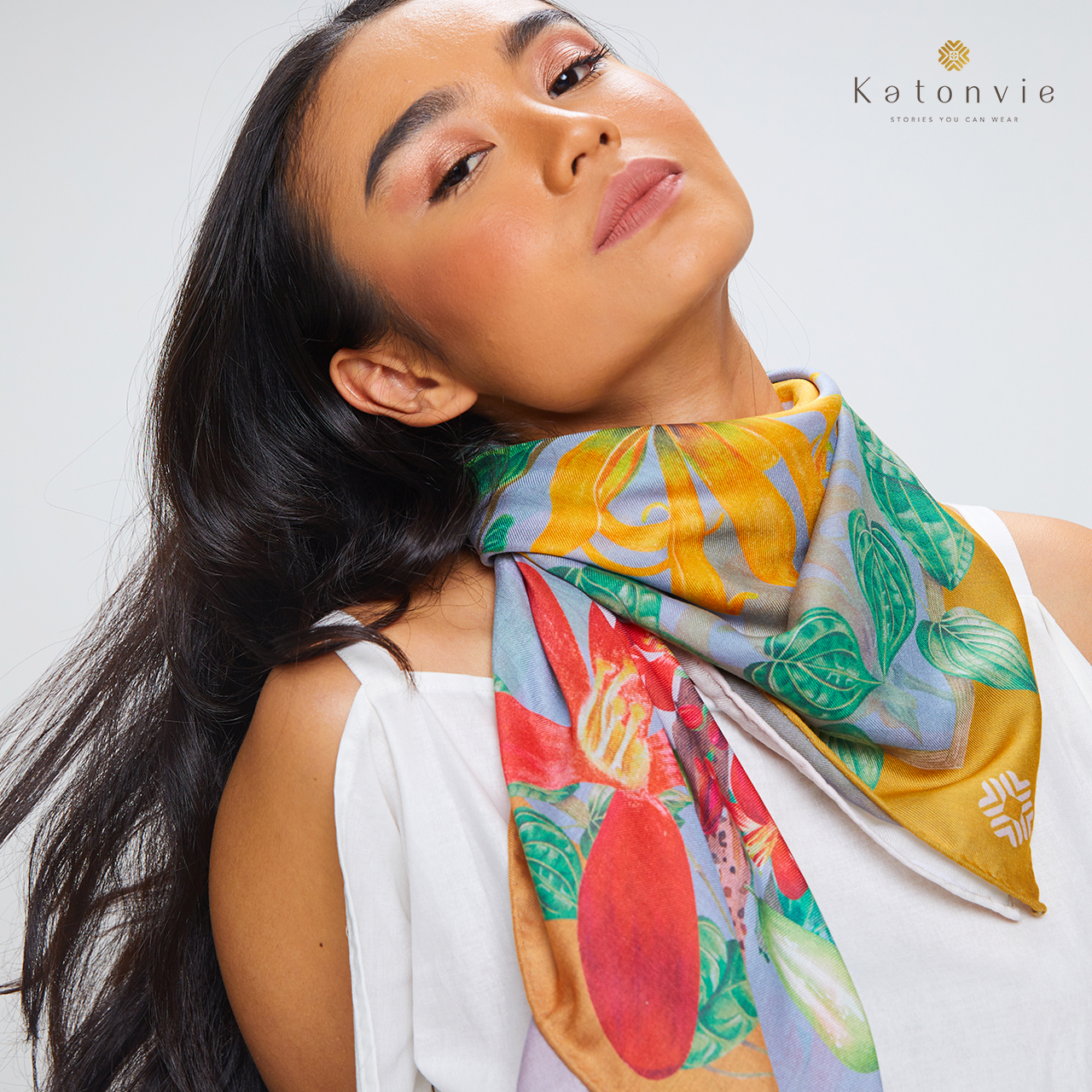 Syal model Laras dalam koleksi Dua Sua. (Dok. Katonvie)