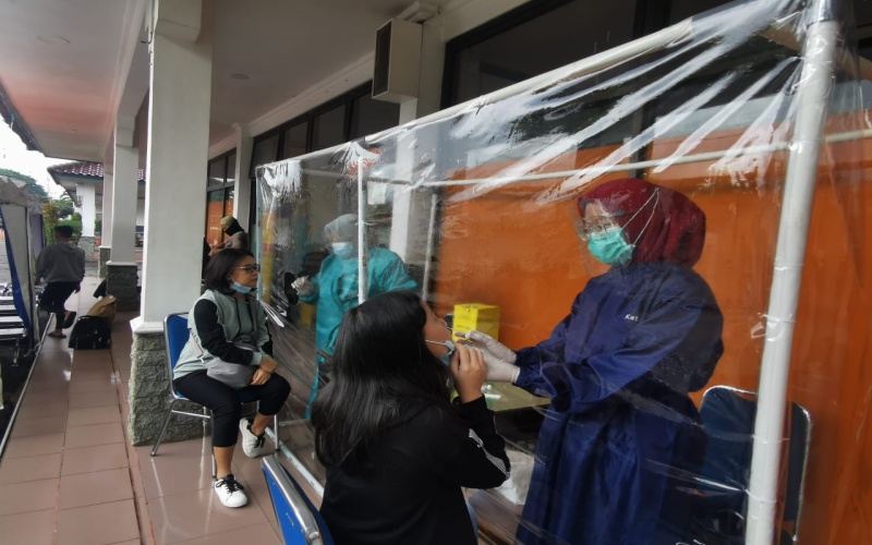 Ilustrasi test deteksi Covid-19 di stasiun /Istimewa