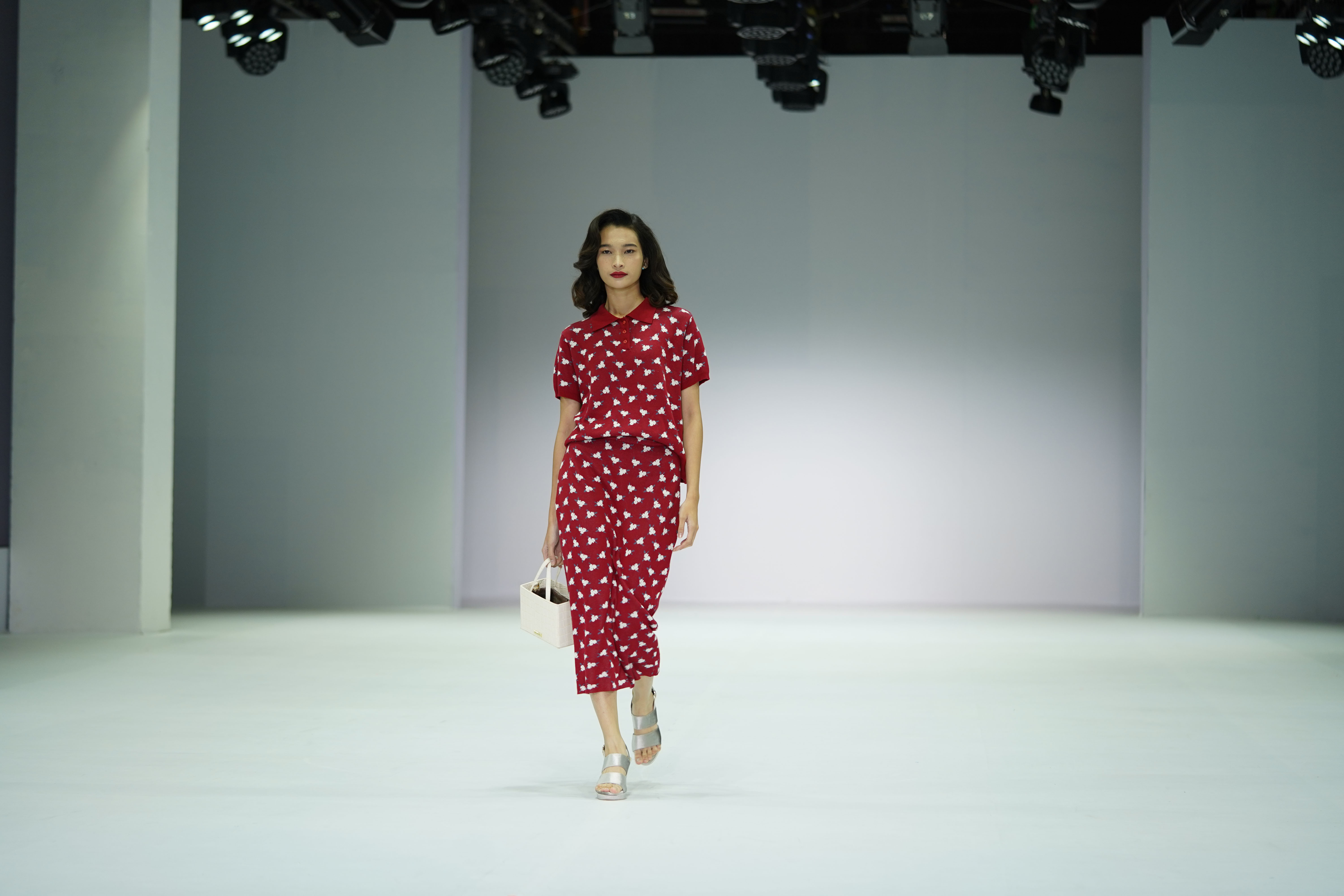 Koleksi One set, sonet knit dari Nona Loose Fashion. (Dok. Hypefast)