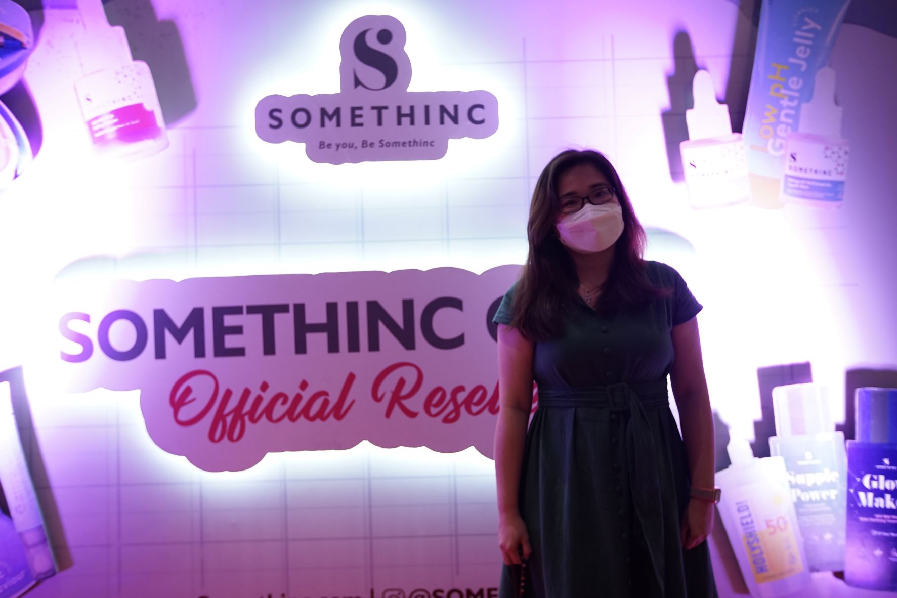 Susan banting setir dari pegawai travel untuk menjadi reseller Somethinc. (Dok. Somethinc)