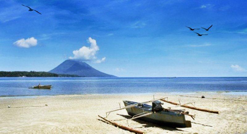 Pantai Malalayang (Sumber: Pantainesia)
