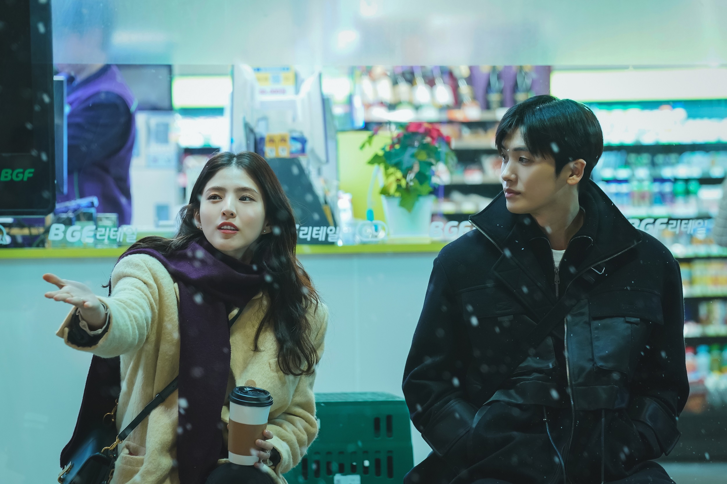 Han So-hee dan Park Hyung-sik (Sumber gambar. Disney+)
