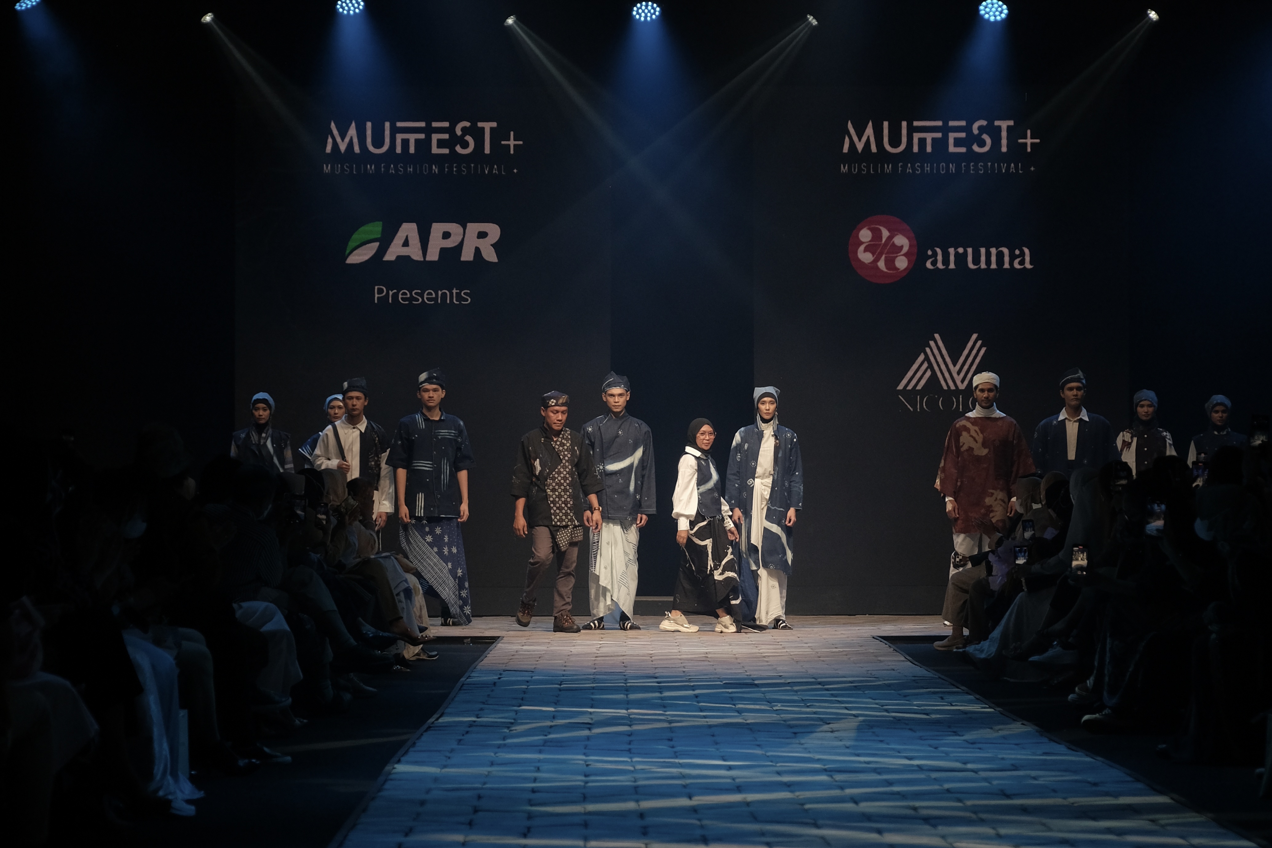 Koleksi UMKM Aruna Collective X Nicolo dalam Sustainable Modest Fashion, Muslim Fashion Festival (MUFFEST+) 2022, Kamis (21/04/2022). (Sumber: MUFFEST+ 2022)