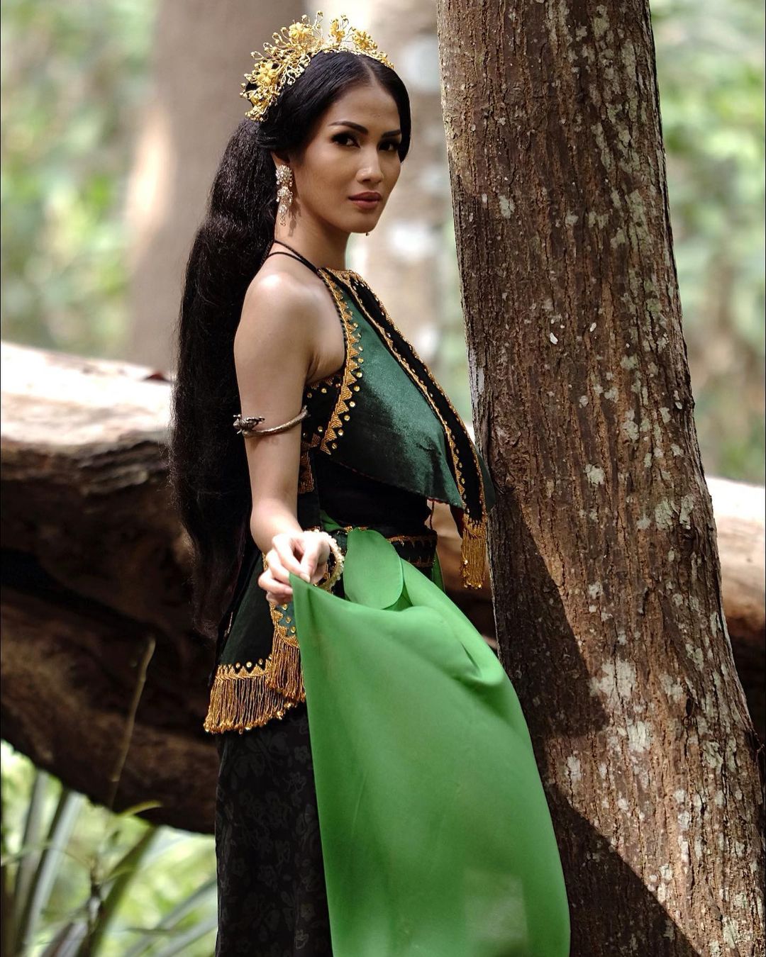 Aulia Sarah berperan sebagai Badarawuhi 