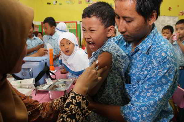 Imunisasi DT/TT untuk memberikan kekebalan anak terhadap penyakit difteri dan tetanus. (Solopos-Burhan Aris Nugraha)