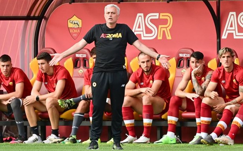 Pelatih AS Roma, Jose Mourinho - Mirror