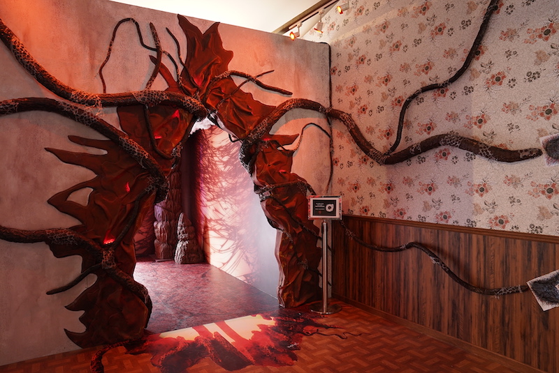 Instalasi pintu dunia Upside Down dalam Stranger Things - Upside Down Experience. (Sumber foto: Netflix)
