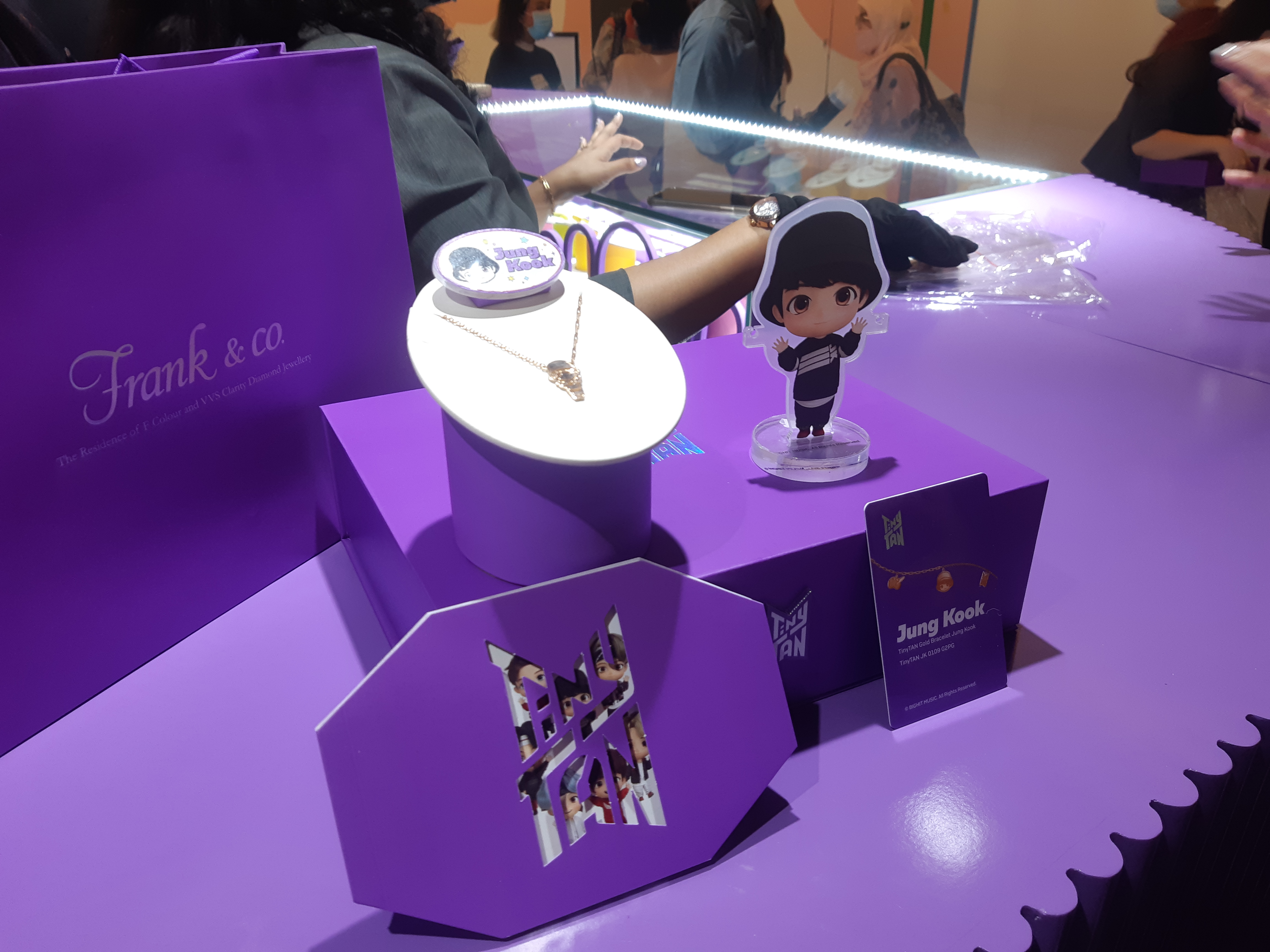 Tampilan set aksesoris TinyTAN Special Collection dari anggota Jungkook. (Sumber gambar: Hypeabis.id/Laurensia Felise)