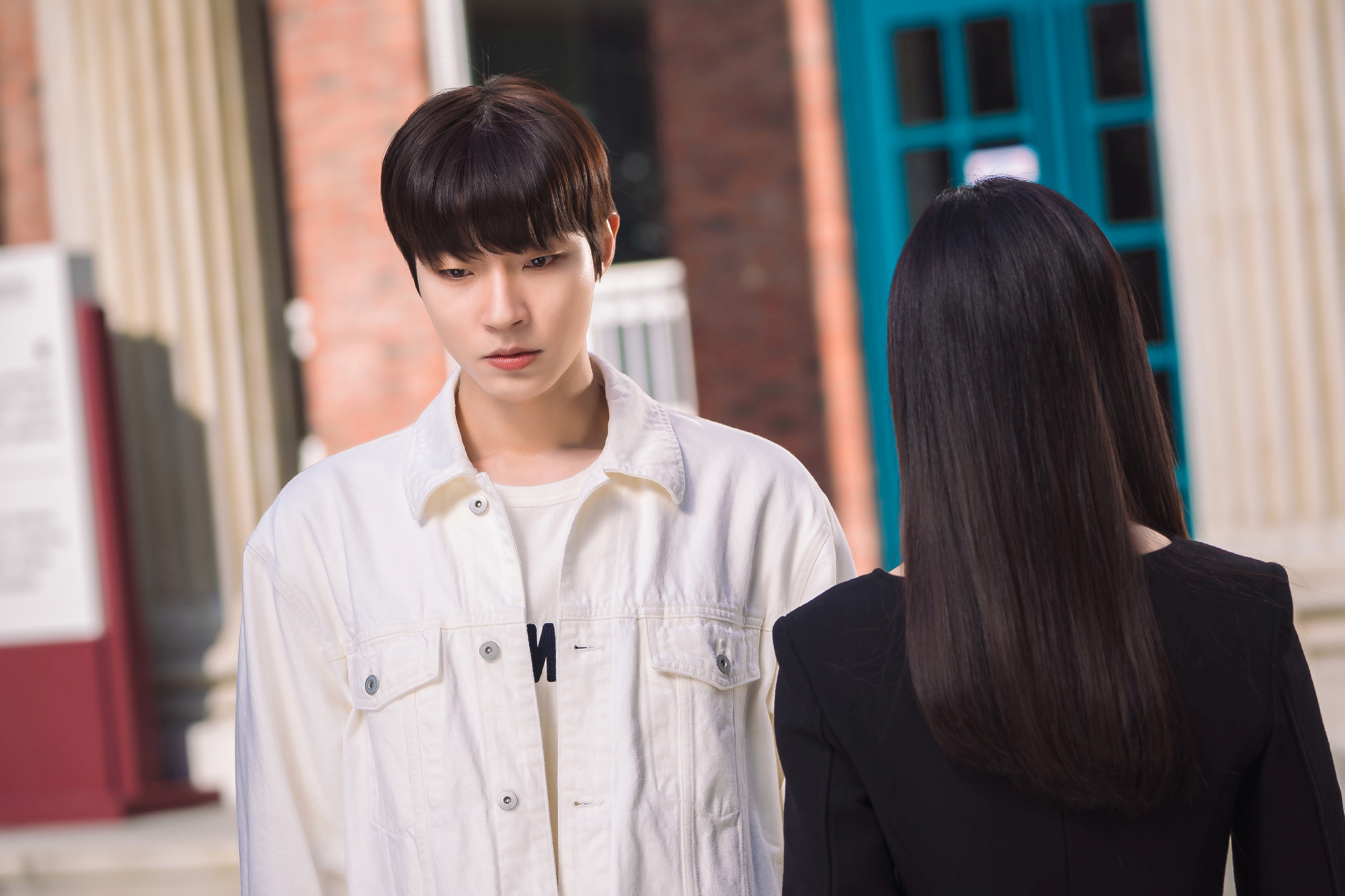 Cuplikan serial Why Her? (Sumber gambar: SBS/Viu)
