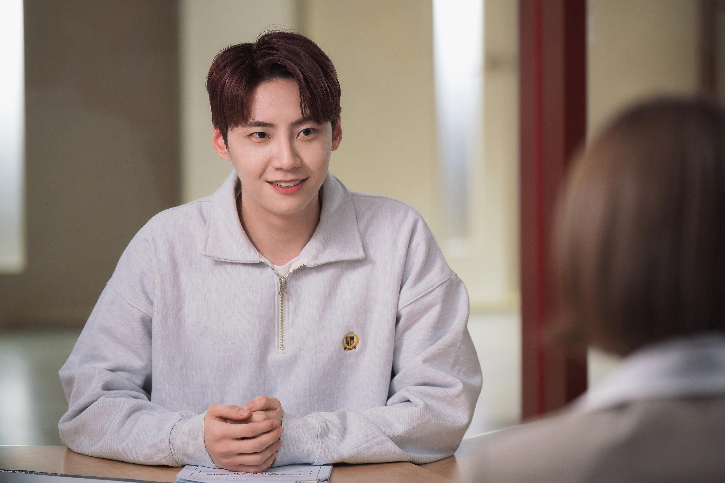 Cuplikan serial Why Her? (Sumber gambar: SBS/Viu)