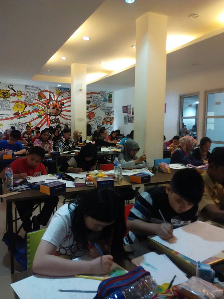 Aktivitas menggambar dan mewarnai selain menenangkan juga meningkatkan konsentrasi dan kreativitas. (sumber gambar FaberCastell International Indonesia)