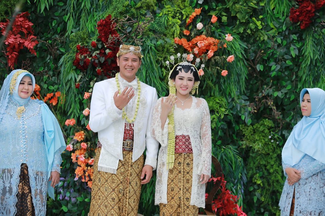 Via Vallen dan Chevra Yolandi melakukan resepsi pernikahan di Hotel JW Marriott Surabaya, Jumat (15/7/2022) pagi. (Sumber gambar: Instagram/@indosiar)