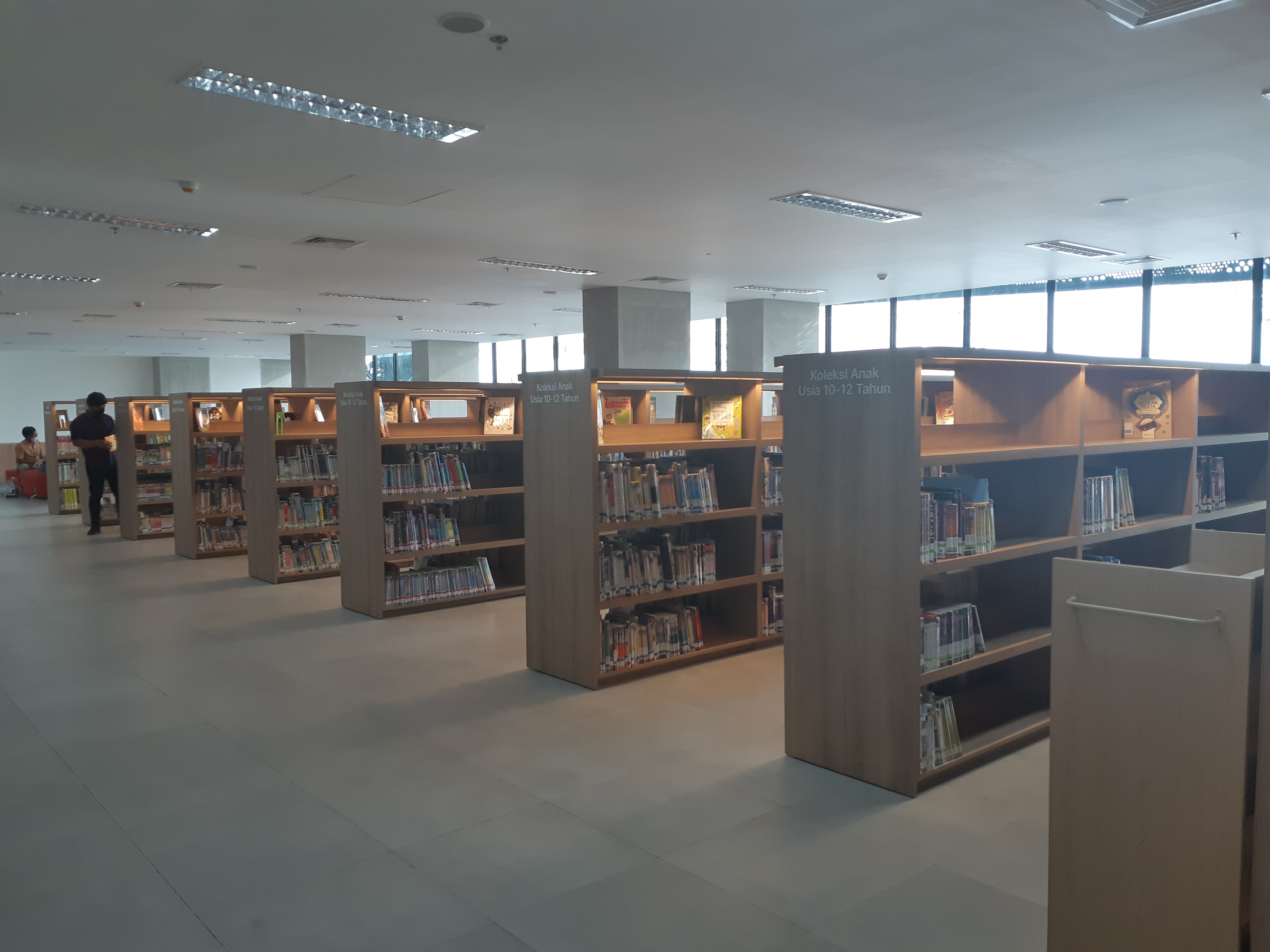 Suasana di Perpustakaan Jakarta TIM (Sumber gambar: Hypeabis.id/Luke Andaresta)