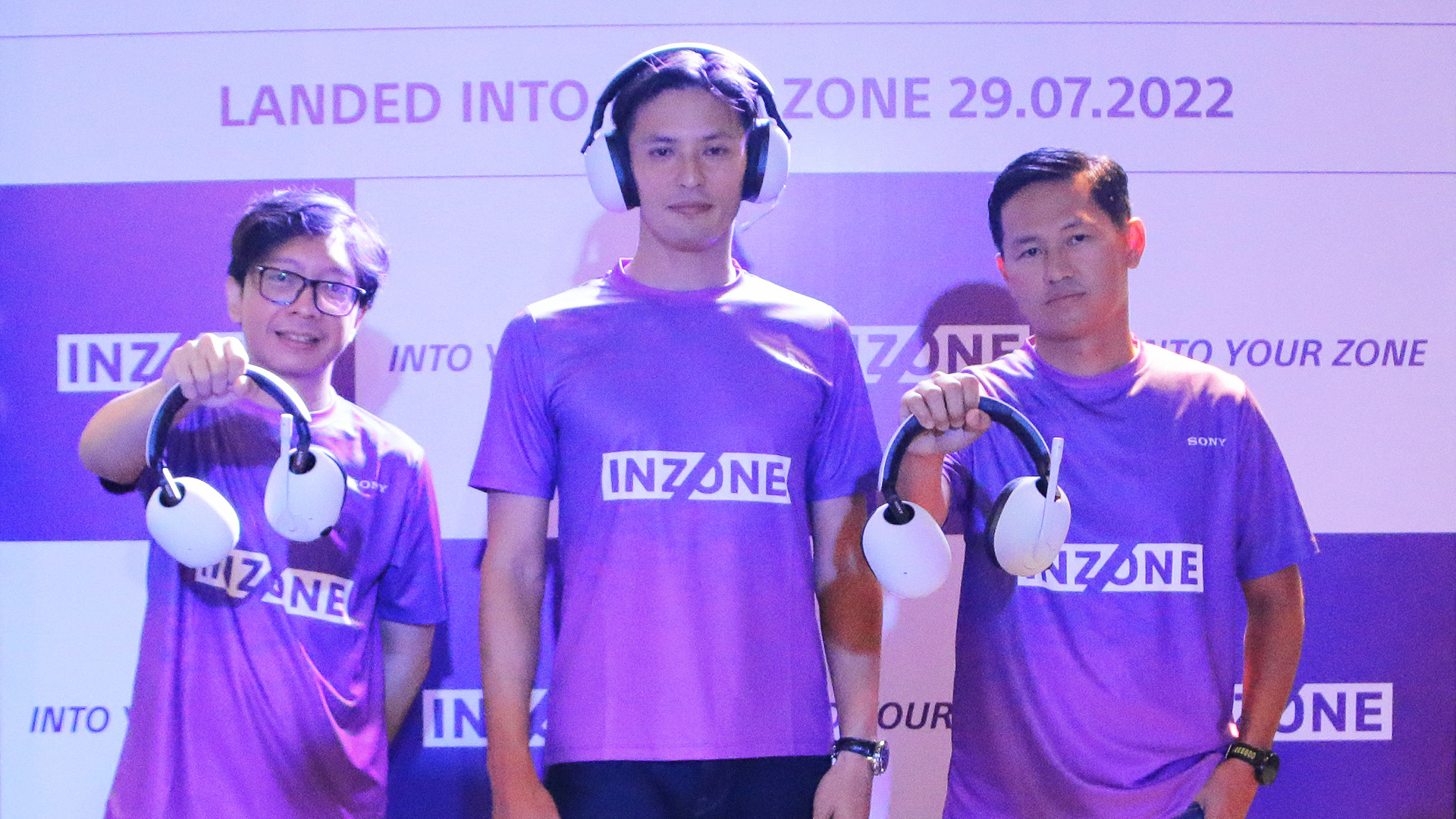 Kiri ke kanan: Audio Visual Product Marketing PT Sony Indonesia Abdurahman Tirza, Marketing Director PT Sony Indonesia Satoshi Shimada, dan Audio Visual Product Manager PT Sony Indonesia Ali Ichsan dalam peluncuran produk headphone seri INZONE. (Sumber gambar: Sony Indonesia)