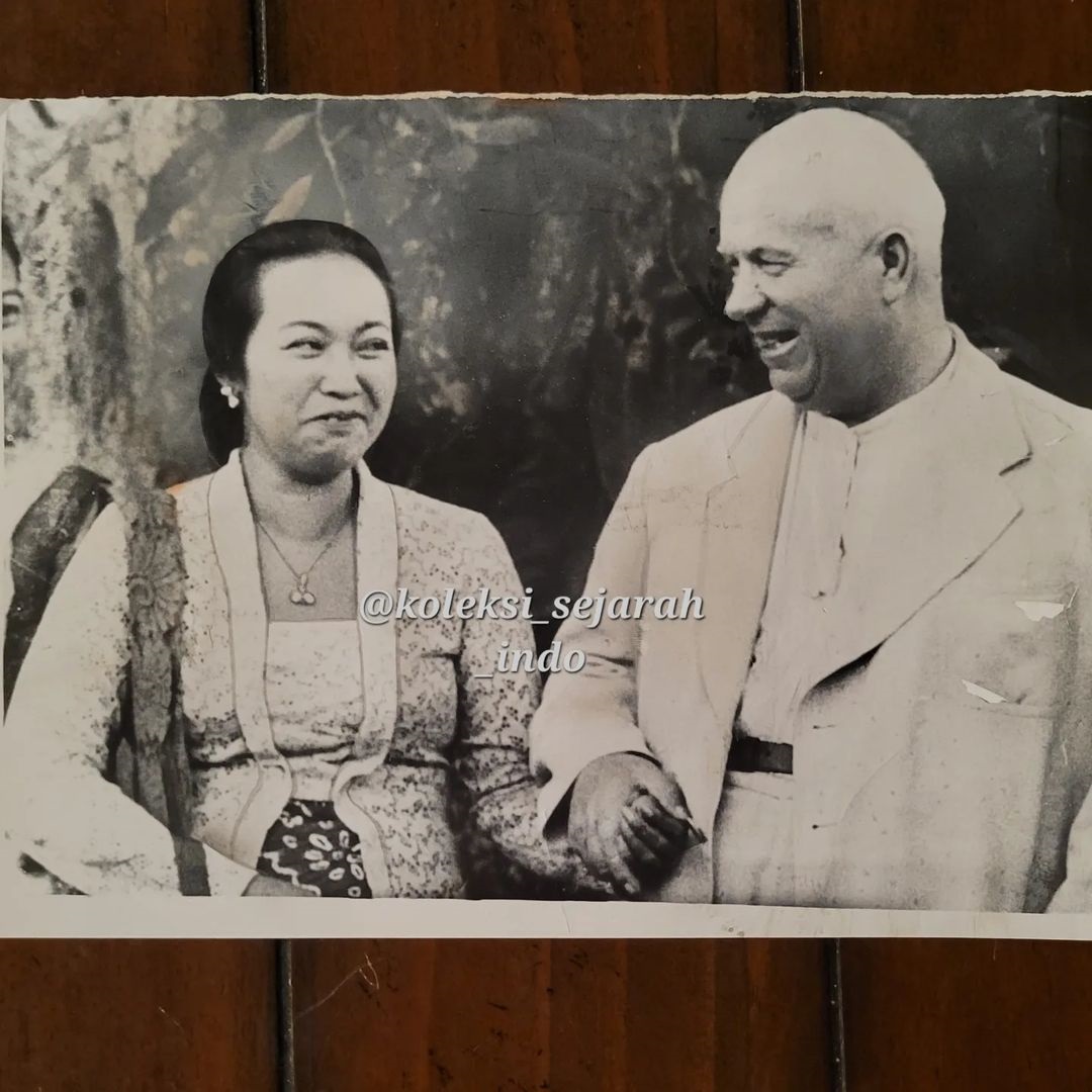 Suratmi dan Nikita Kruschev (Sumber gambar: IG/koleksi_sejarah_indo)