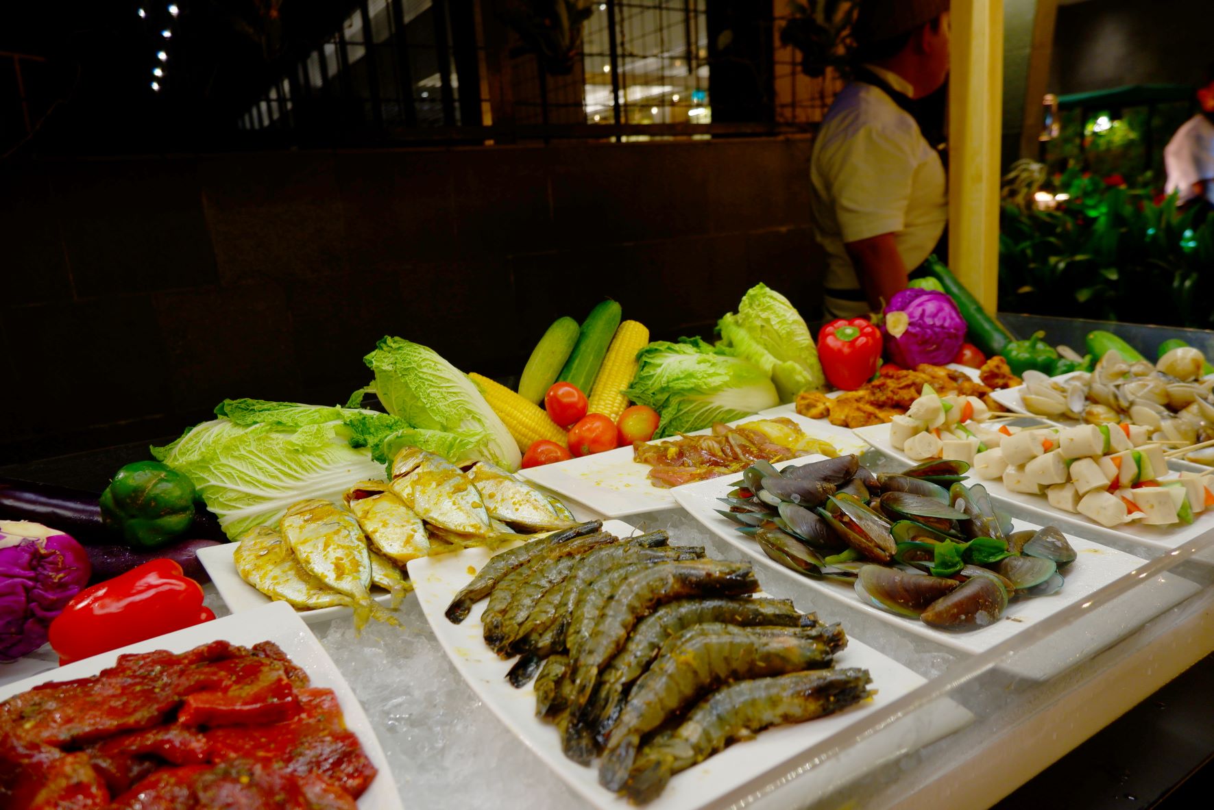 Ragam menu BBQ Bar dalam Friyay! BBQ Buffet. (Sumber gambar: Hilton Garden Inn Jakarta Taman Palem)