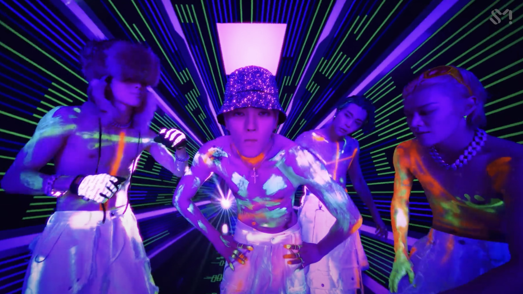 Johnny, Yuta, Taeyong di MV 2 Baddies (Sumber gambar : YouTube SM TOWN)
