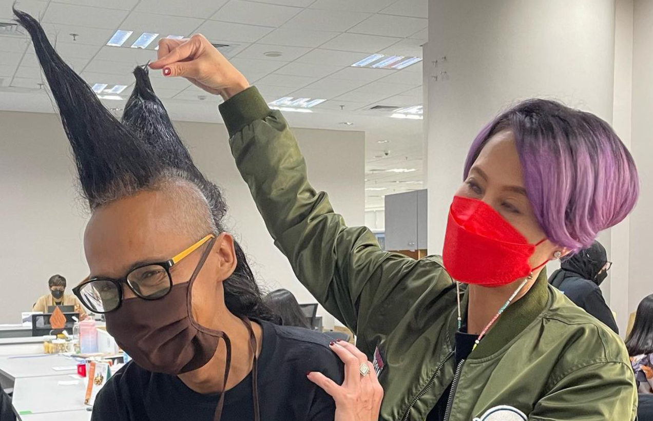 Presenter Rosianna Silalahi yang selalu tampil berani dengan warna rambut. (Sumber gambar : Instagram Rosi)
