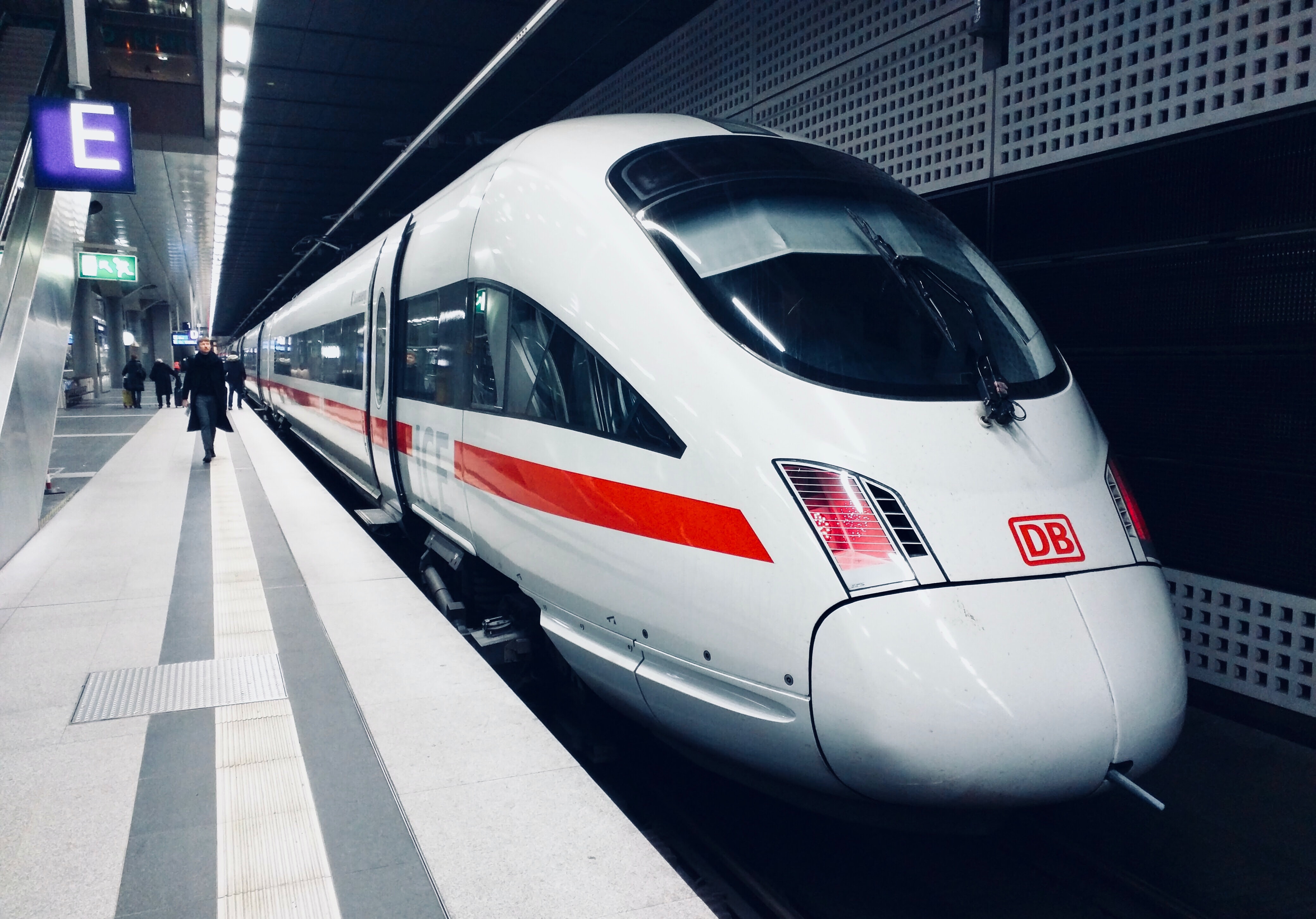 Ilustrasi transportasi (Sumber gambar: Daniel Abadia/Unsplash)