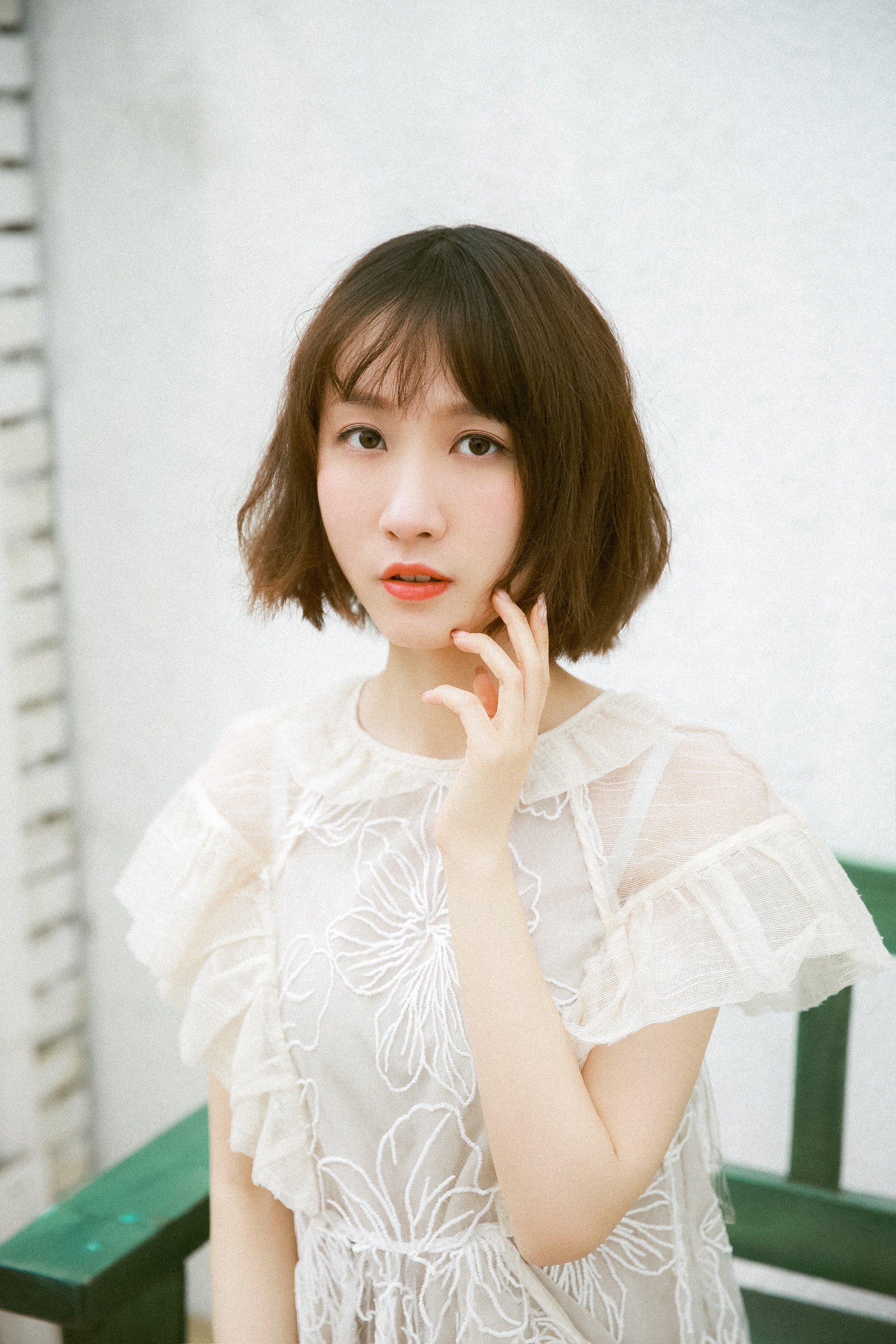 Lace blouse (Sumber gambar: Ales Shaw/Unsplash)