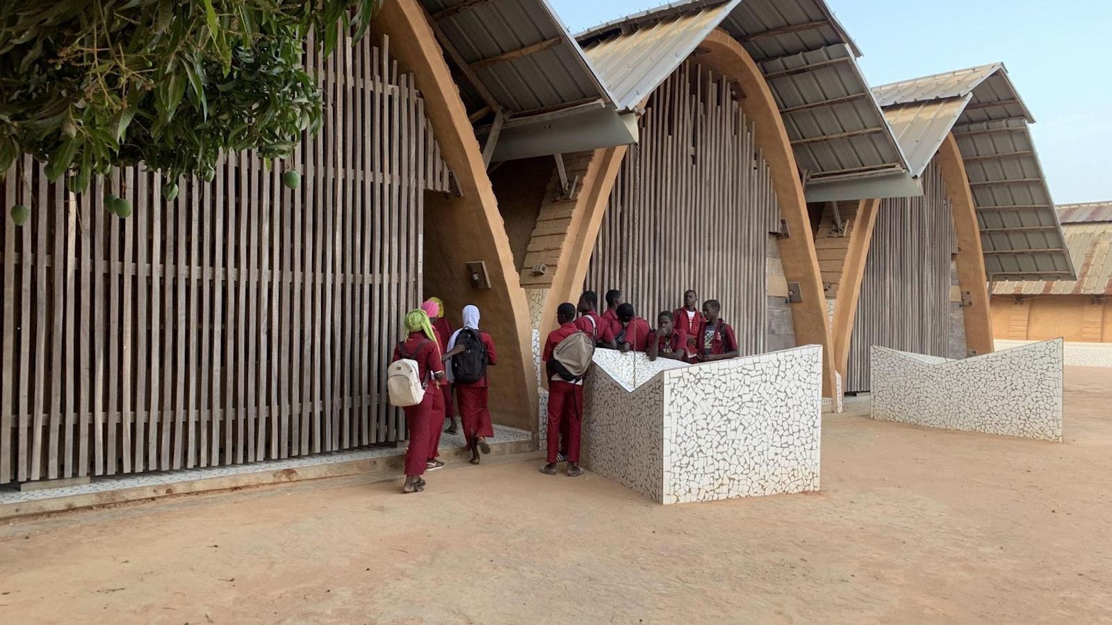 Kamanar Secondary School (Sumber gambar: Aga Khan Trust for Culture/Amir Anoushfar)