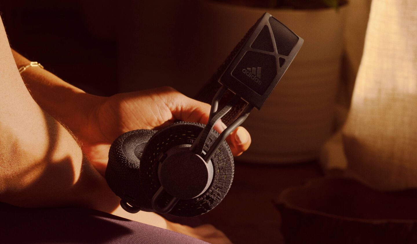 Headphone Adidas RPT-02 SOL (Sumber gambar: Adidas)