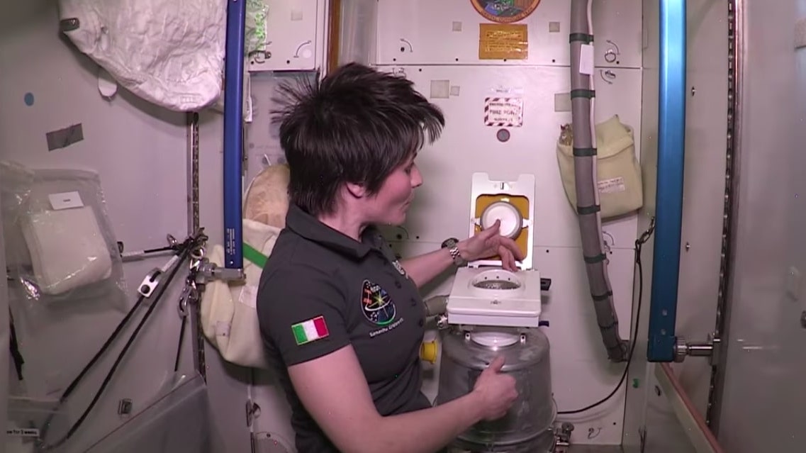 Toilet NASA (Sumber gambar: Youtube/European Space Agency)