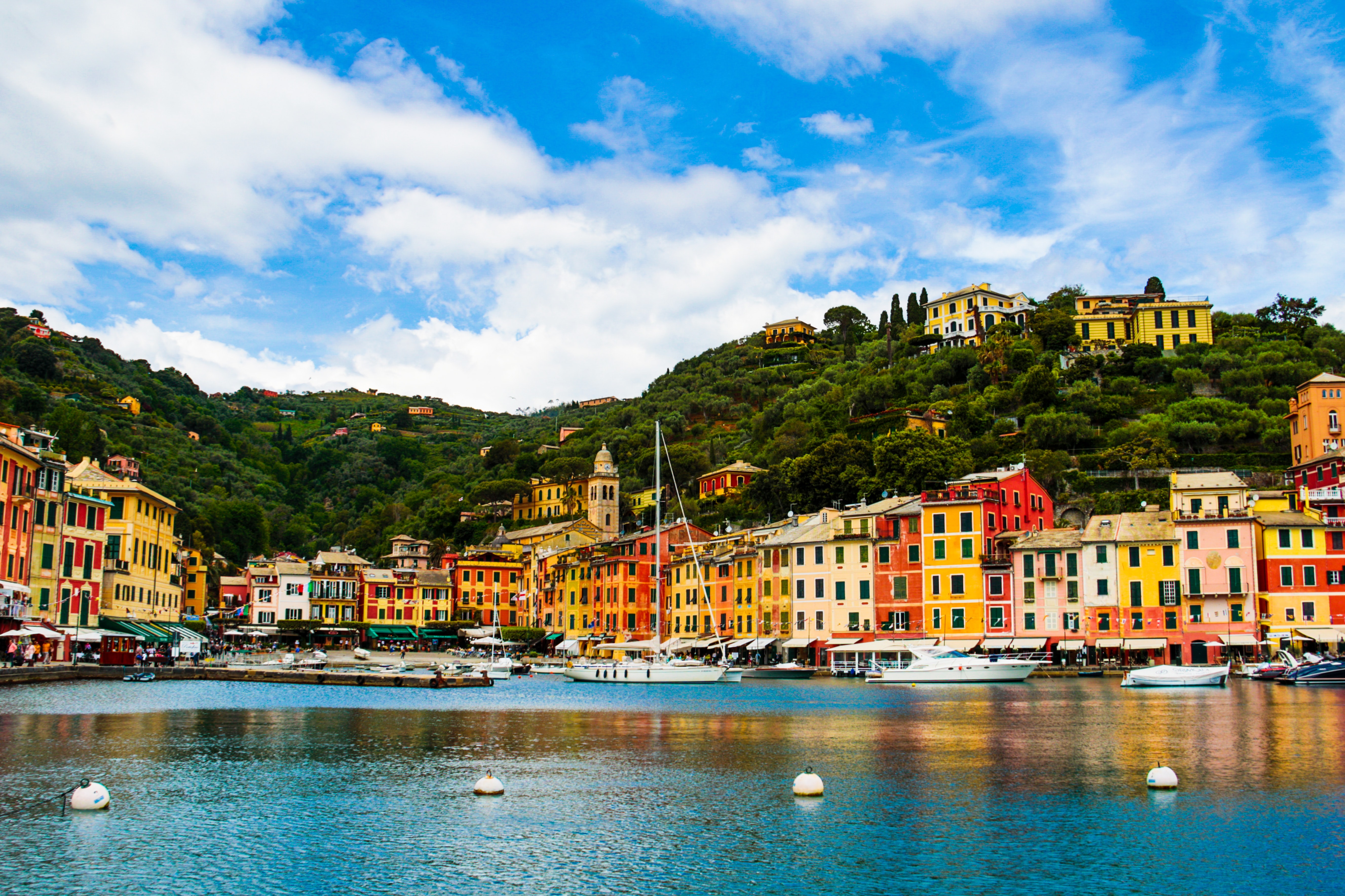 Ilustrasi pelabuhan Genoa, Italia (Sumber Gambar Unsplash/Nick Fewings)
