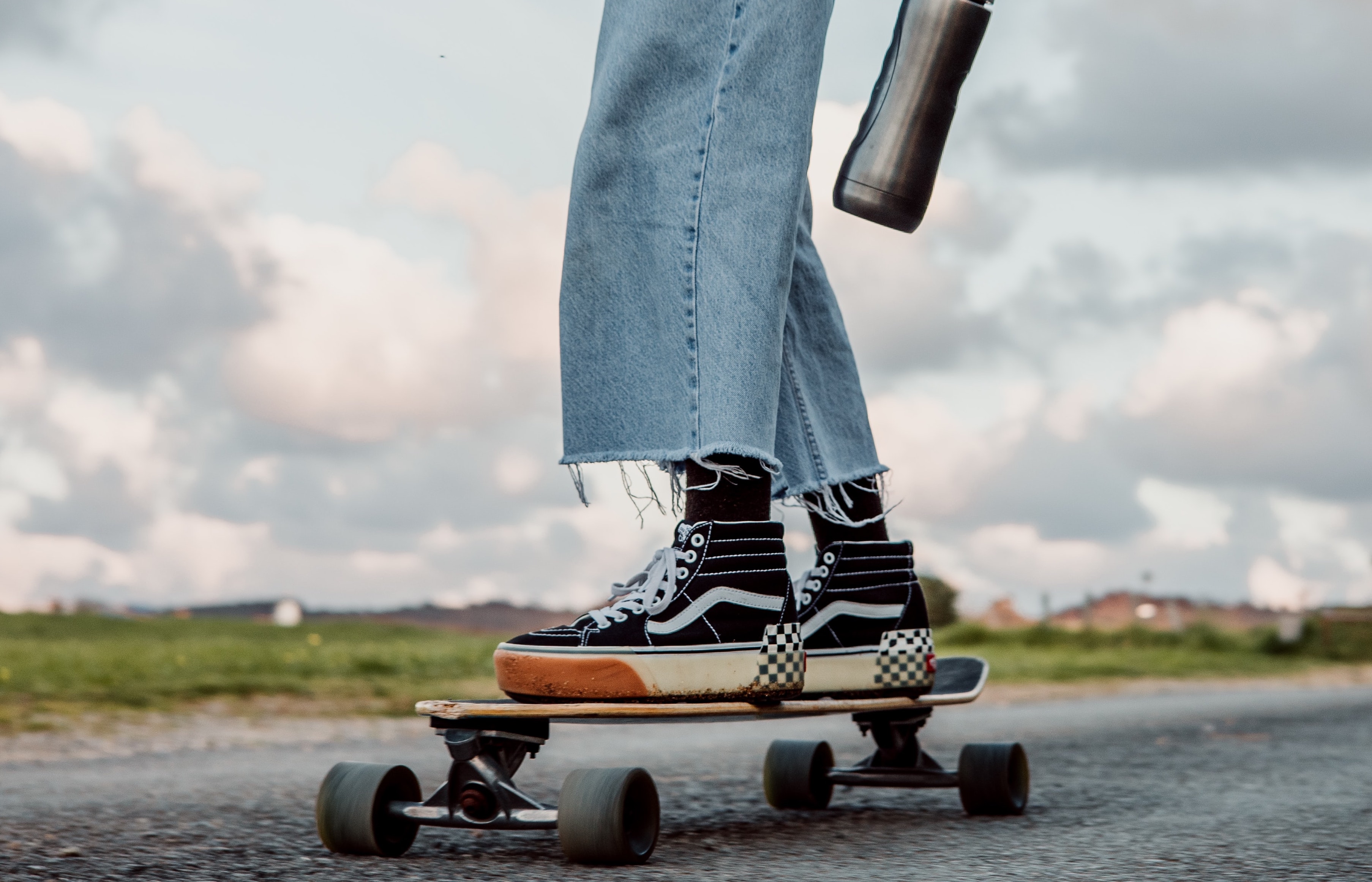 Cropped leg jeans (Sumber gambar: Squoka Bottles/Unsplash)