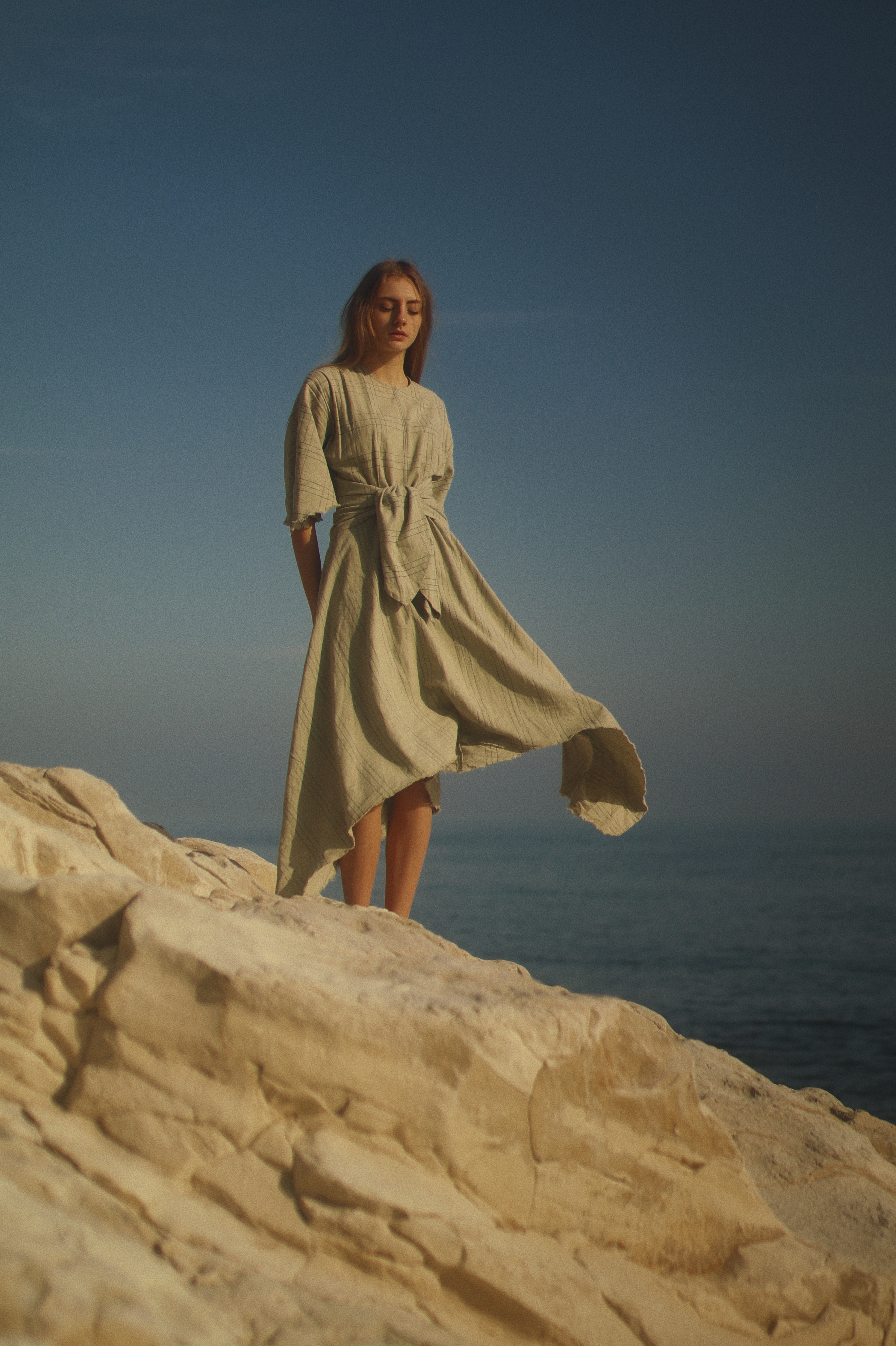 Belt Dress (Sumber gambar: Elia Pellegrini/Unsplash)
