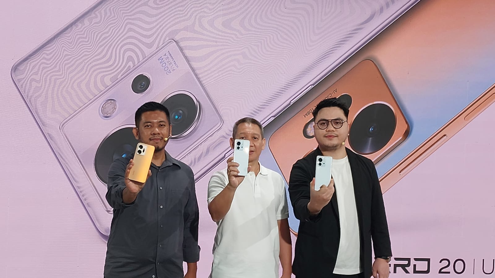 Sergio (kanan), saat peluncuran Infinix Zero 20 dan Zero Ultra (Sumber gambar : Desyinta Nuraini)