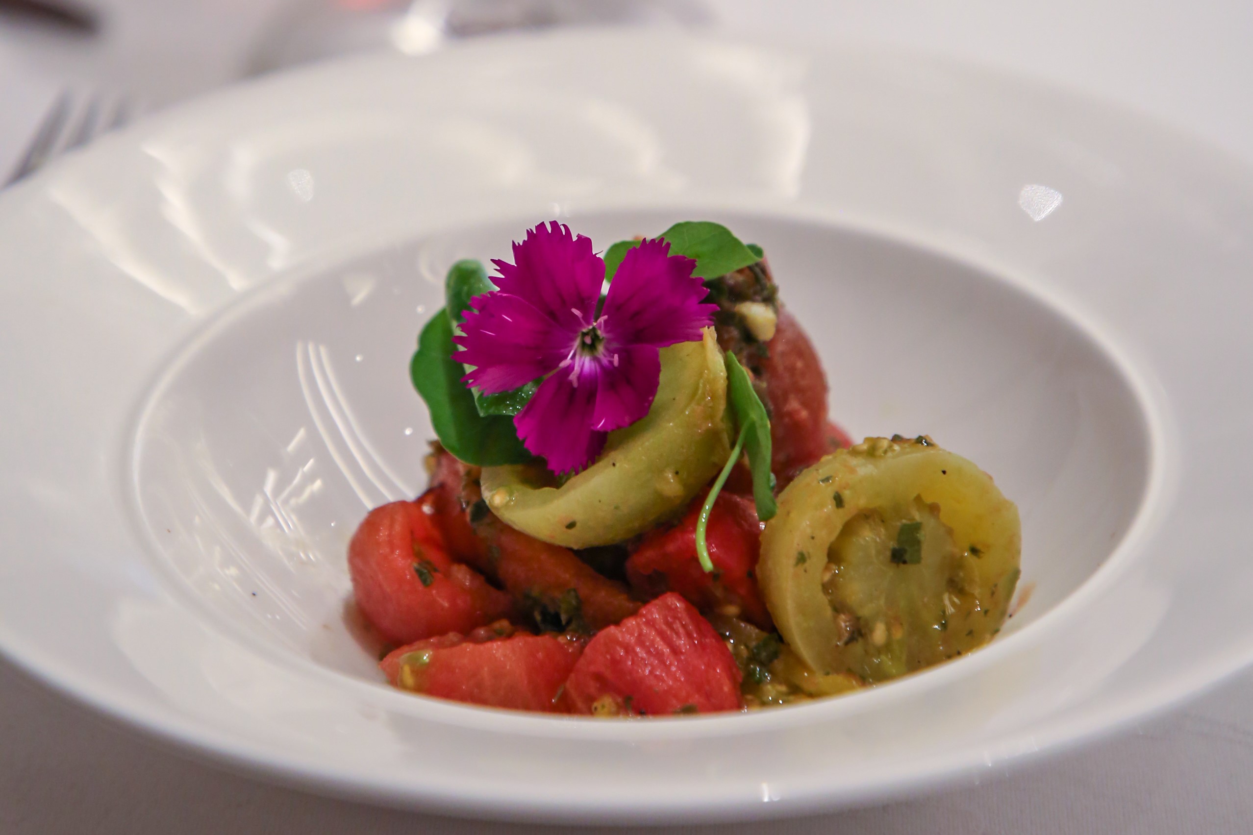 Marinated tomatoes. (Sumber gambar: Raffles Jakarta)